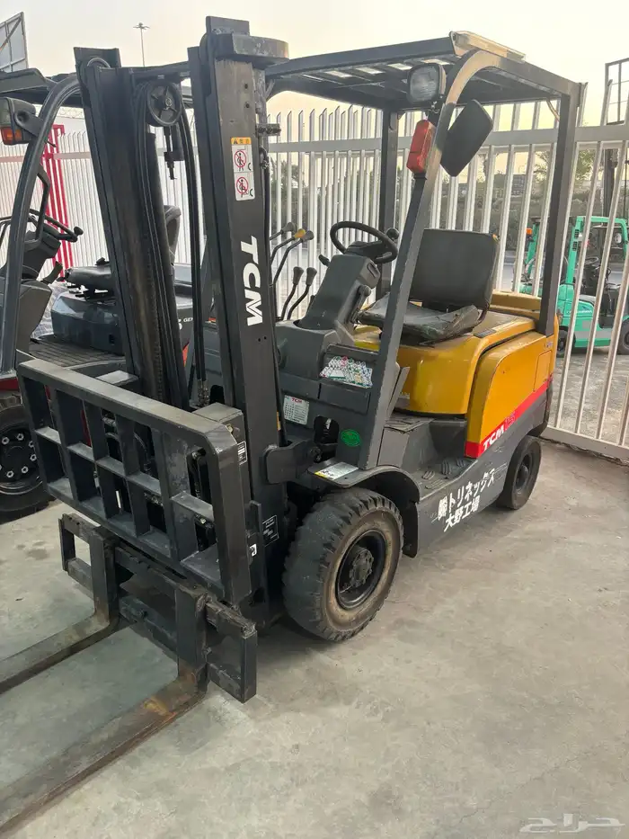 رافعة تويوتا و TCM 1 ونص طن 1