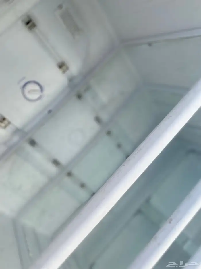 ثلاجة فريزر بحالة ممتازة جدا ولا يوجد أي مشكلة فقط الباب ح 2