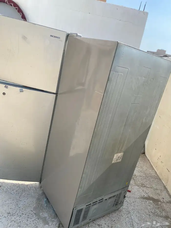 ثلاجة فريزر بحالة ممتازة جدا ولا يوجد أي مشكلة فقط الباب ح 5