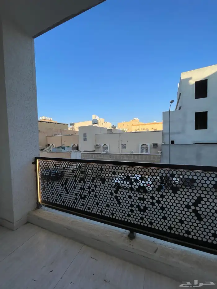 للبيع شقق ارضيه وشقق علويه من 430 الف حى المصيف 24