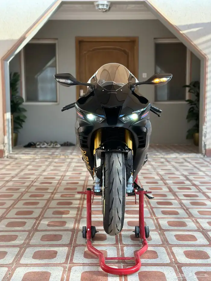 HONDA CBR 1000RR-R 3