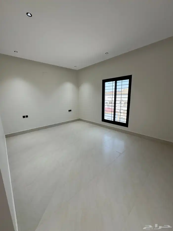 للبيع شقق تمليك علوي مع ملحق خاص خميس مشيط حي الحسام 17