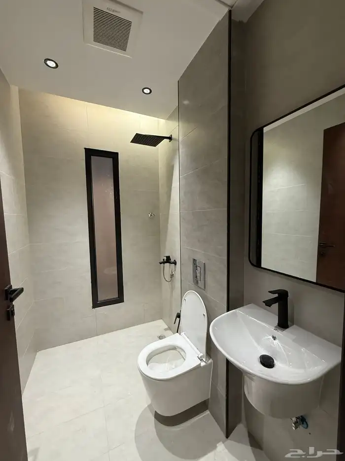 للبيع شقق ارضيه وشقق علويه ف ابها المحاله حي الزهور 15