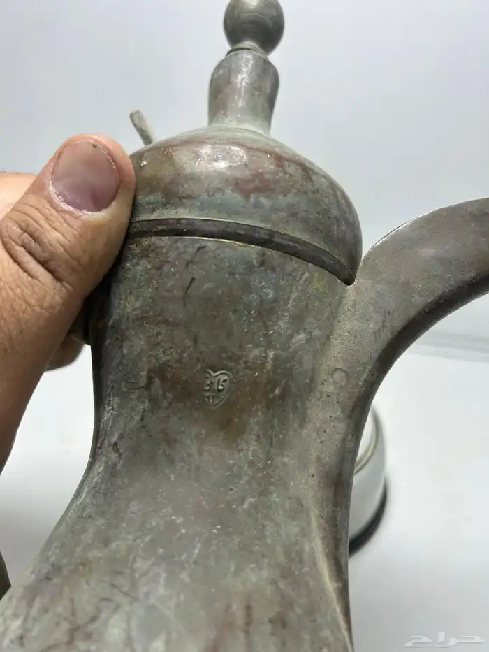 دلة قديمة عليها تاريخ 1930 3