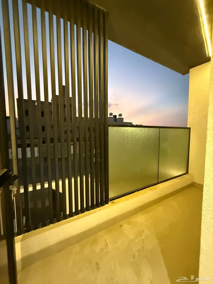 للبيع شقق ارضيه وشقق علويه ف ابها المحاله حي الزهور 23