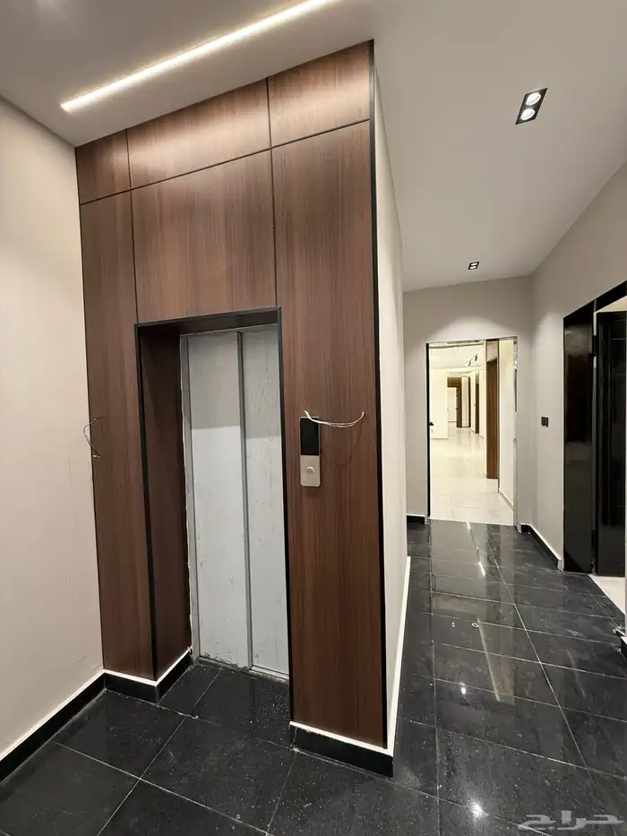 شقق علويه 6 غرف بتصميم فندقي قرب ممشي الراقي -بسعر 560الف 2