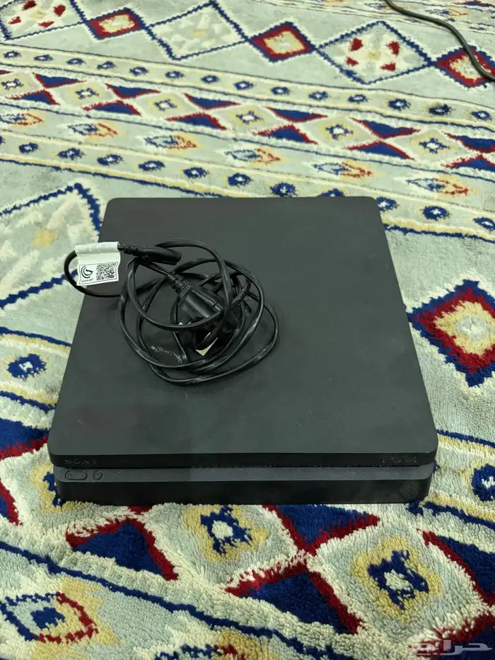 للبيع بلاستيشن 4 نظيف جد ا 1