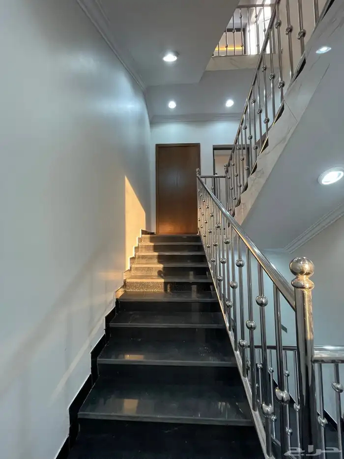 للبيع فيلا دورين وملحق من 750 الف مخطط 6 حى النور 6