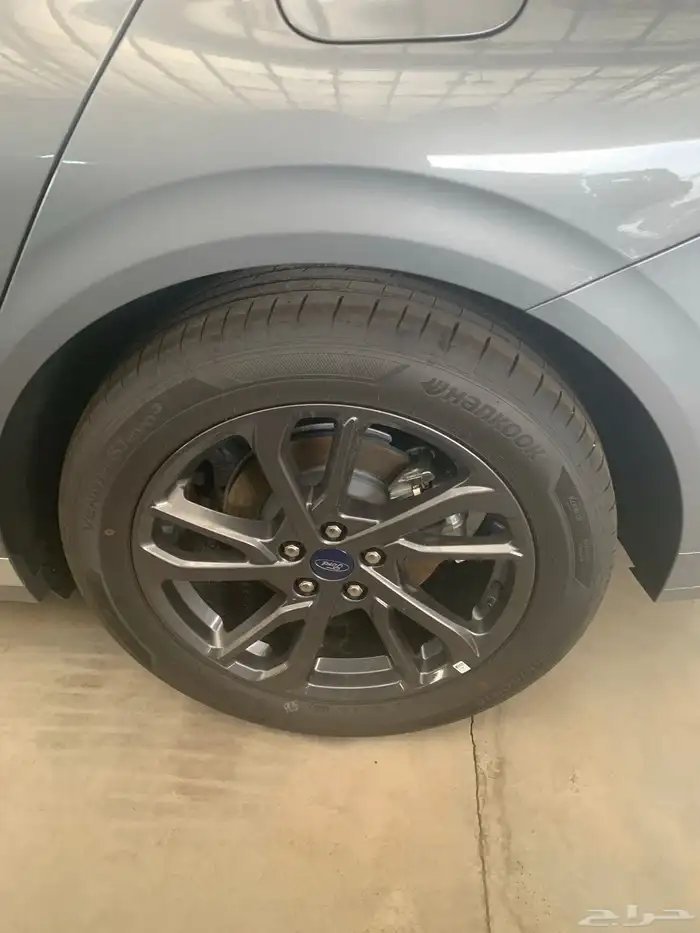 فورد امبيانتي 2026 لون رصاصي فاتح 4