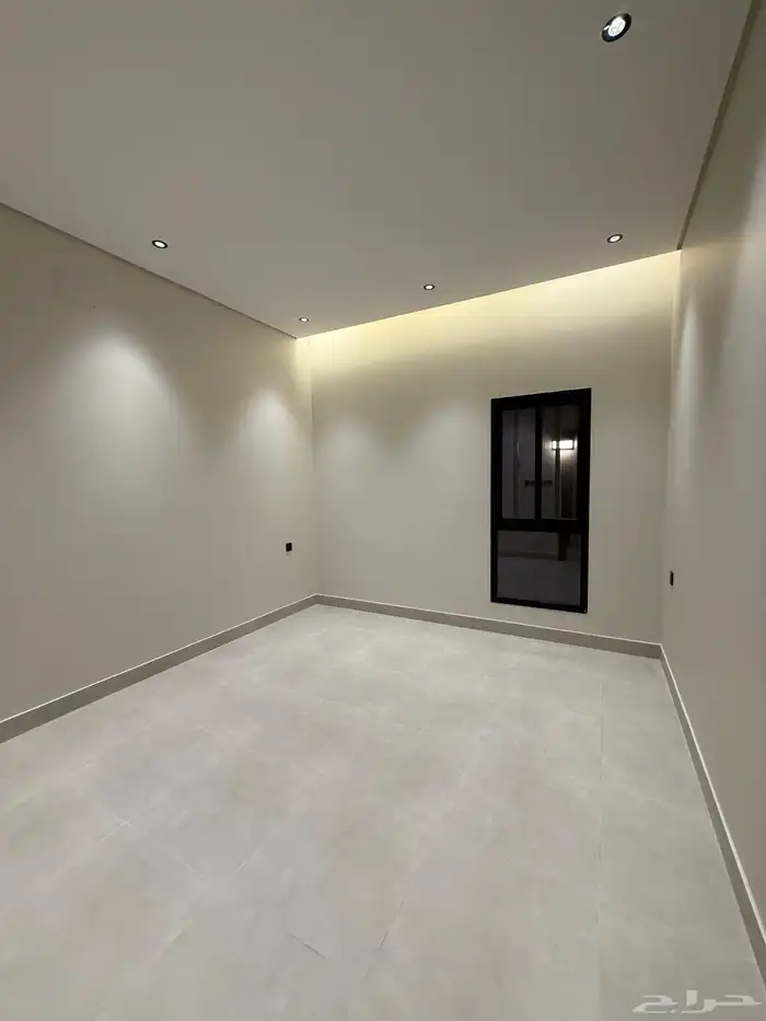 للبيع شقق ارضيه وشقق علويه ف ابها المحاله حي الزهور 14