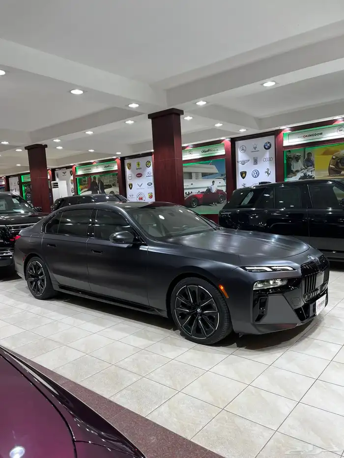 بي إم دبليو 760i 2023 1