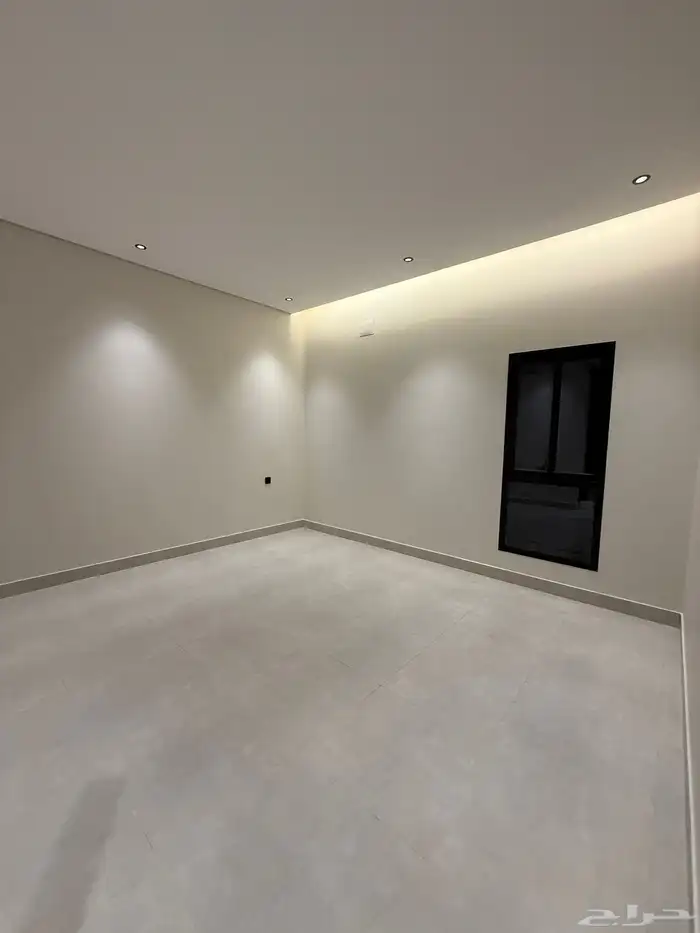 للبيع شقق ارضيه وشقق علويه ف ابها المحاله حي الزهور 34