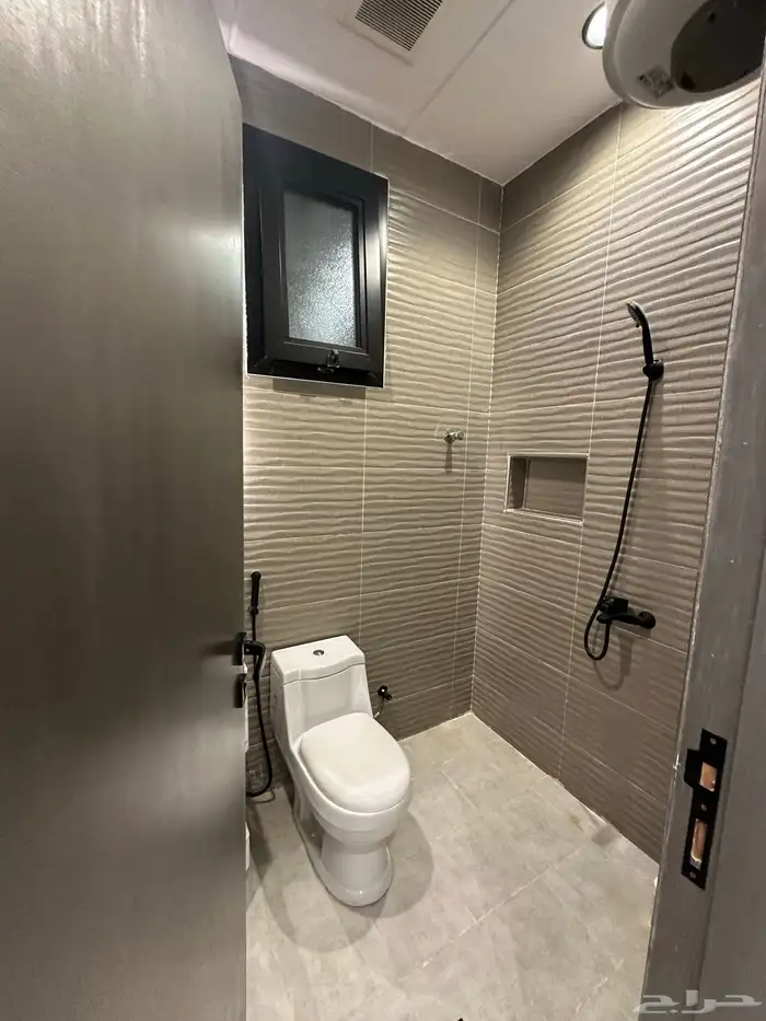 للبيع شقق علوية بسعر مناسب جدا بجوار المدارس حي الموسي 13