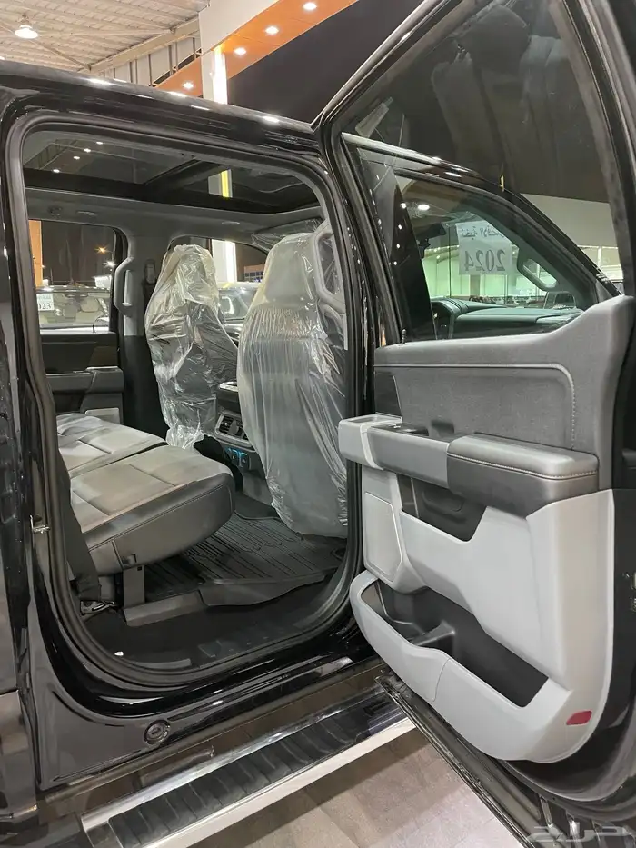 فورد f150  LARIAT جديد 2024 12