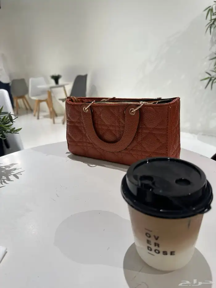 شنطة جديده بقراطيسها 1