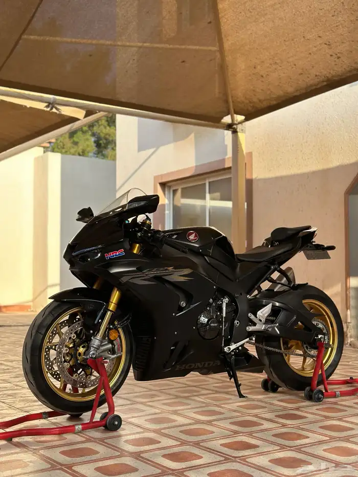HONDA CBR 1000RR-R 4