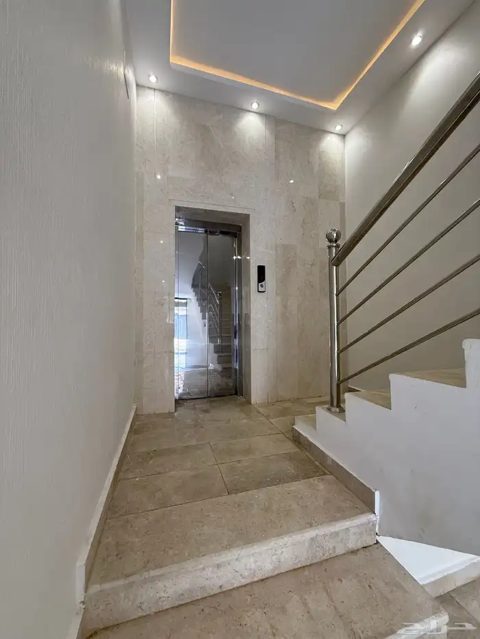 للبيع دور ثاني 6 غرف وسطح بسعر 500الف خلف العثيم بالمحالة 2