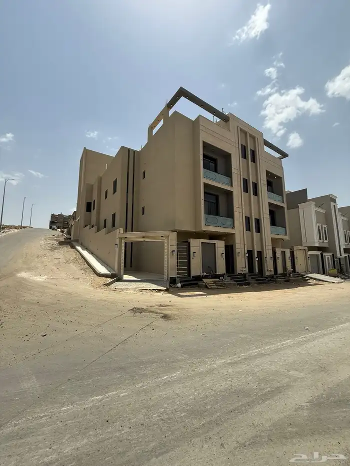 للبيع دور ارضي علي شارعين وشقق علويه المحاله ابها 2