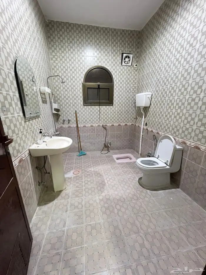 للإيجار شقة عوايل مستقلة في السلمانية الهفوف 5