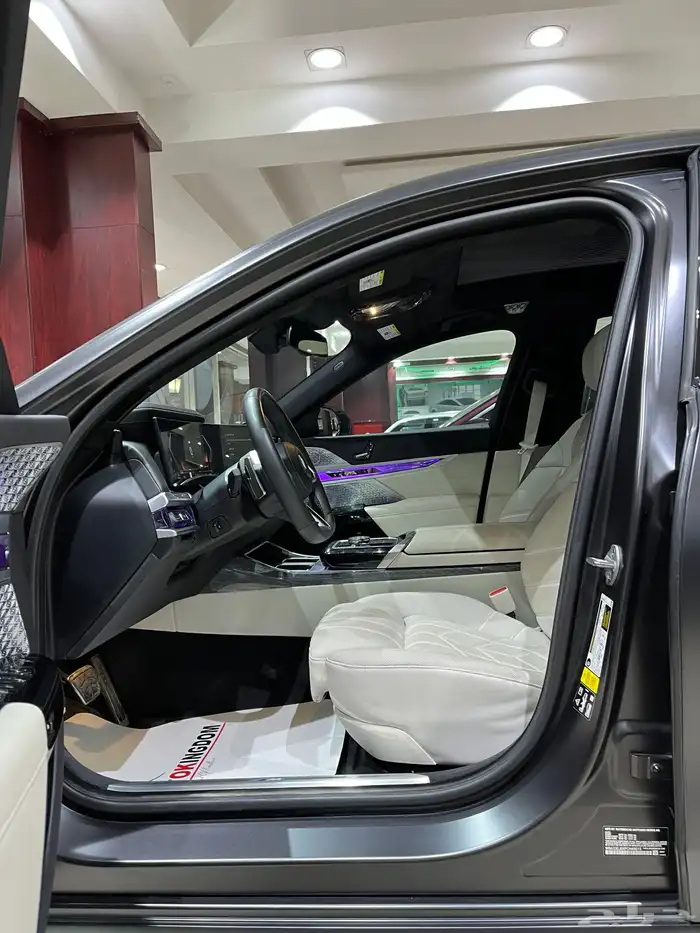 بي إم دبليو 760i 2023 11