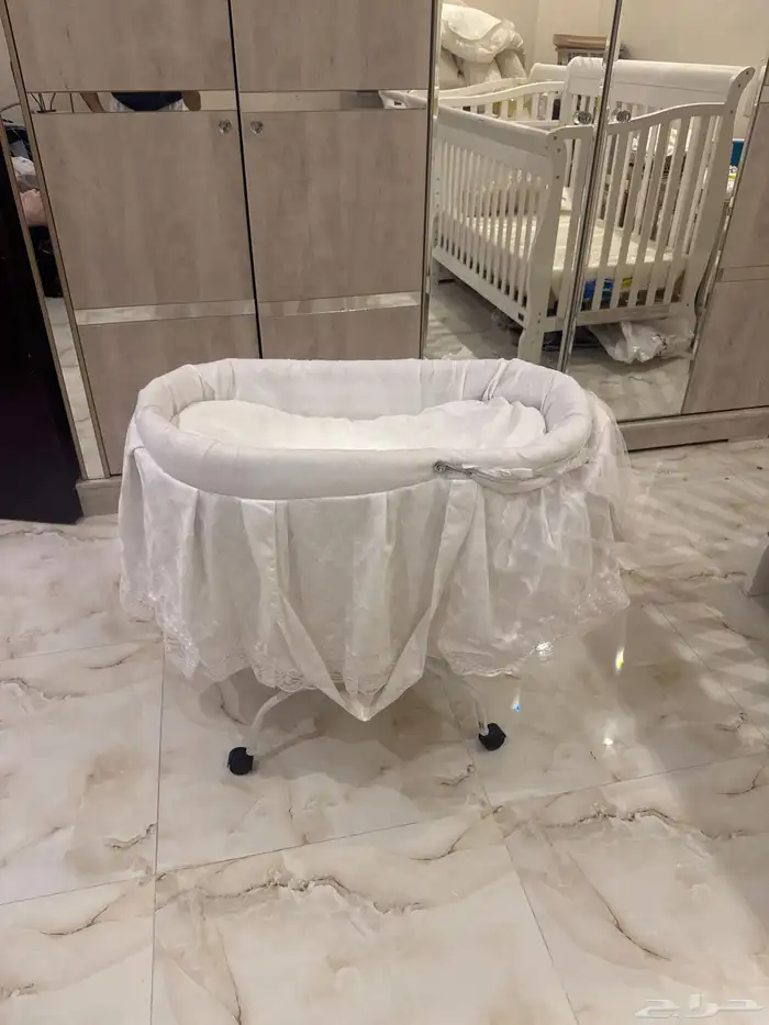 سرير اطفال ومواليد جميعها استعمال بسيط 1