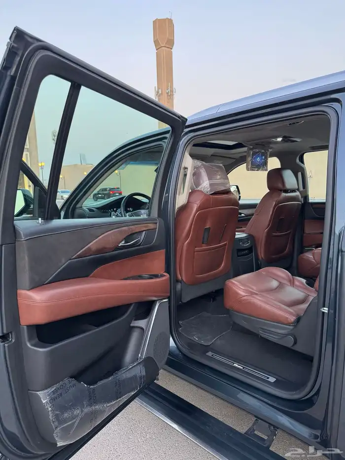 اسكاليد 2019 بريميوم (ملكي) الجميح نظيف جدا 61