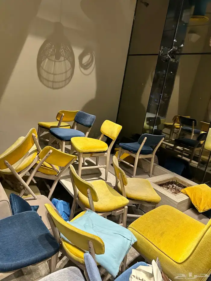 اثاث مقهى كنب وكراسي وطاولات والكثير من الاثاث 1