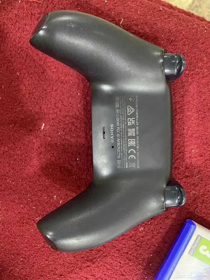 يد سوني 5 وشريك ألعاب طين 1