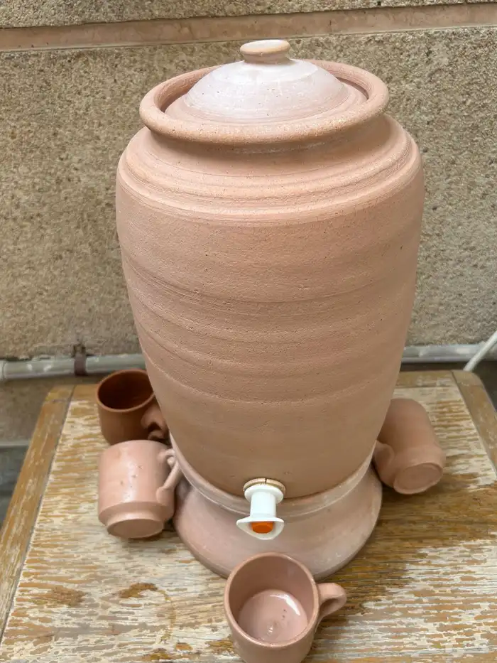 سطل حليب لبن وبراد ماي فخار 2