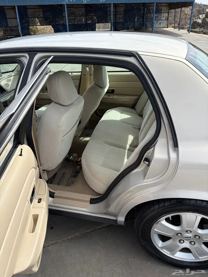 فورد فكتوريا 6