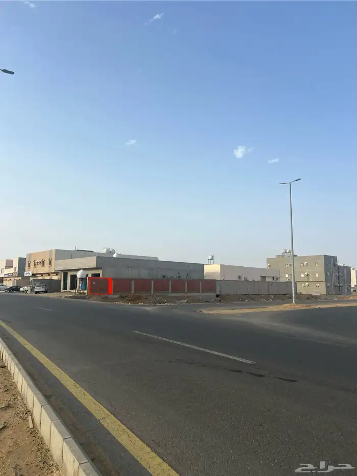 للبيع ارض تجارية على شارعين زاوية مساحتها 890 متر موقع مميز 1