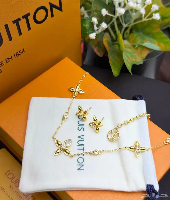 جديدنا طقوم ماركة لويس فيتون سلسال مع الحلق 9