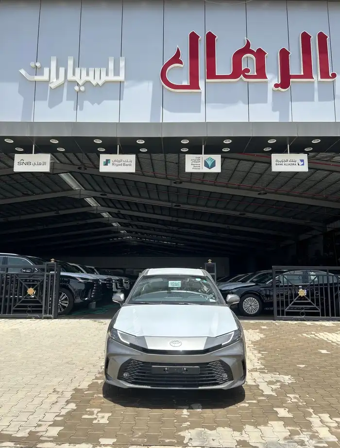 تويوتا   كامري E استاندر بنزين رمادي 113850 شامل الضريبة 0