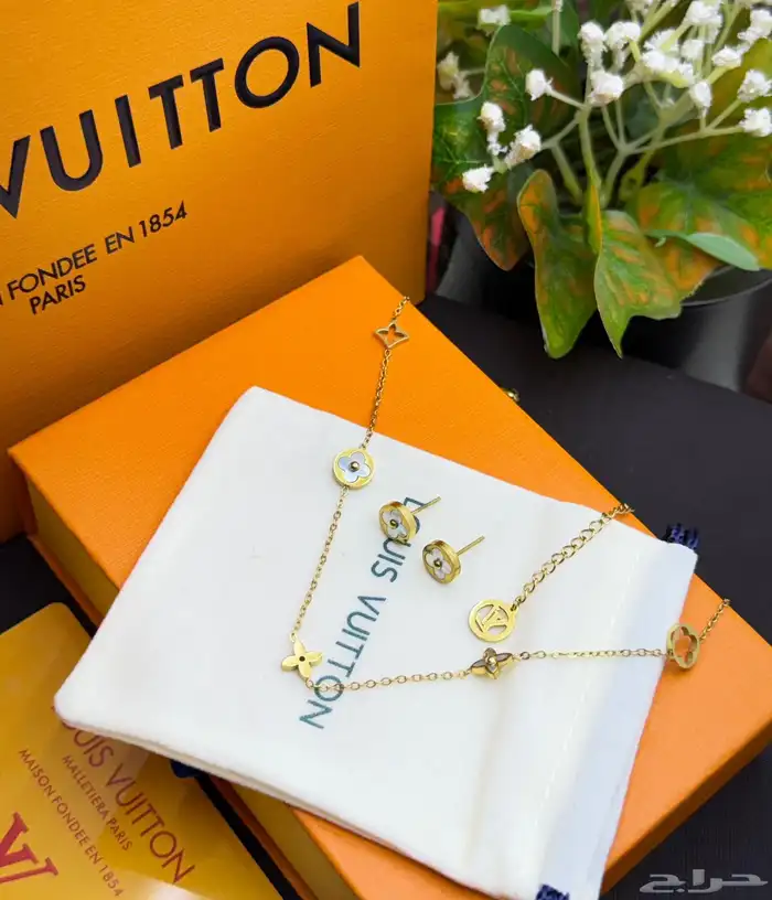 جديدنا طقوم ماركة لويس فيتون سلسال مع الحلق 0