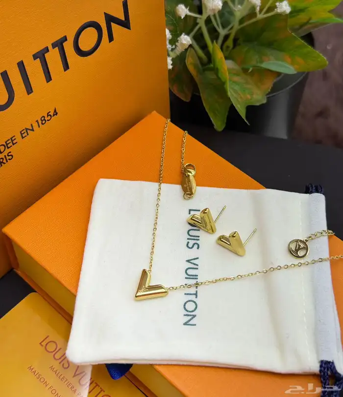 جديدنا طقوم ماركة لويس فيتون سلسال مع الحلق 7