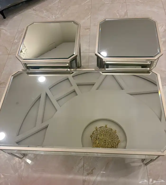 طاولات للبيع 0