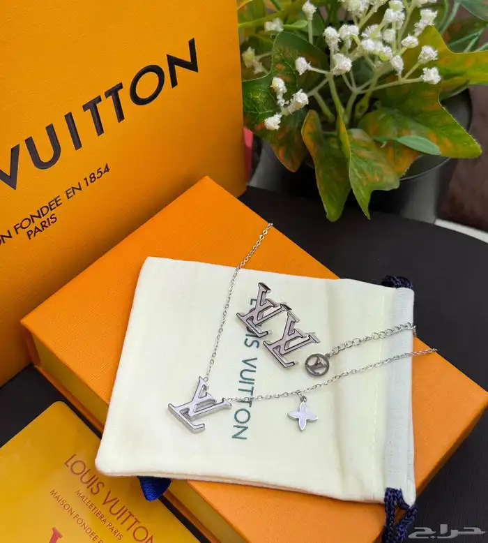 جديدنا طقوم ماركة لويس فيتون سلسال مع الحلق 6