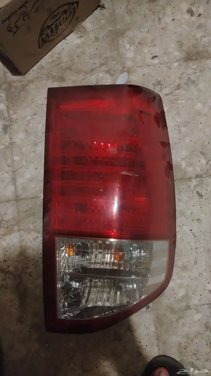 اصطب خلفي يمين كيا سيدونا 2011 1