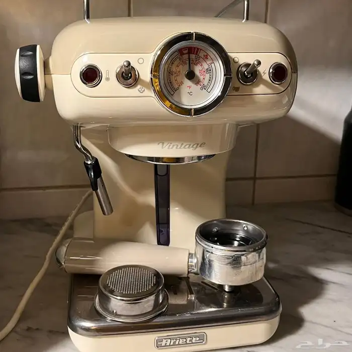 للبيع مكينة اريتي اسبريسو شغال بس الاسبريسو يبغاله تنظيف 0