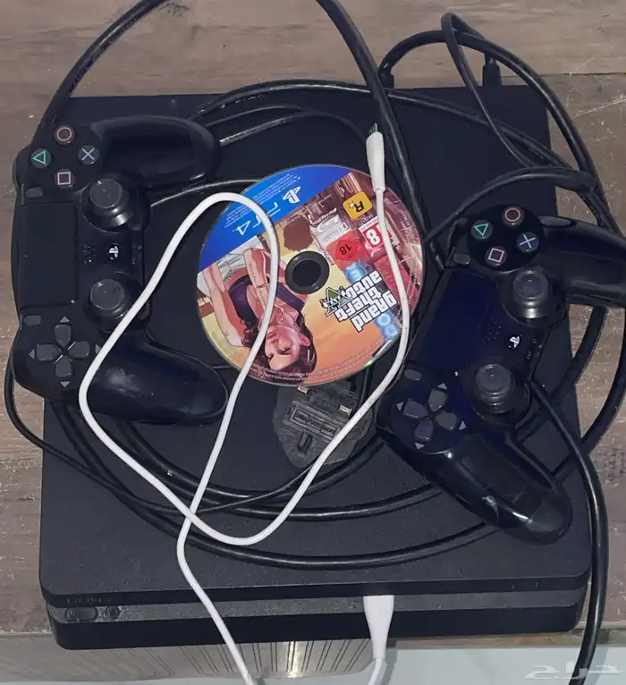 بلاسيتشن نضيف مع يدين وش يريد جراند ومعه شاحن يد ومعها سلوك 2