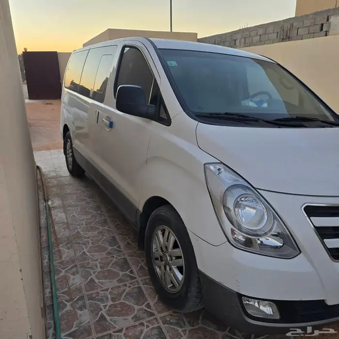 H1موديل 2016شبه جديد فيه دقشات خفيفه على الفحص مكينه وقير وش 4