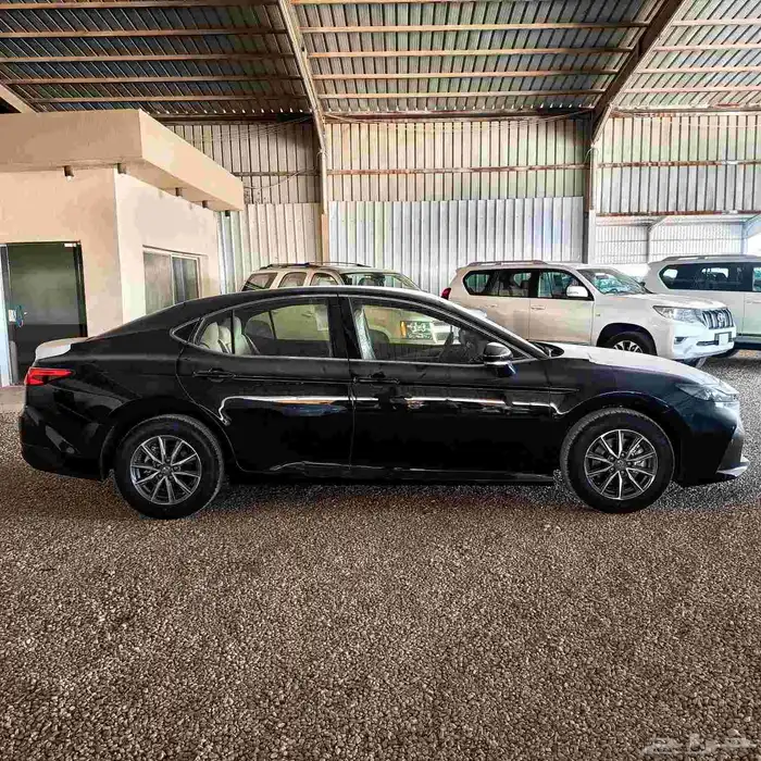 تويوتا كامرى E موديل 2025 سعودى اصفار 3