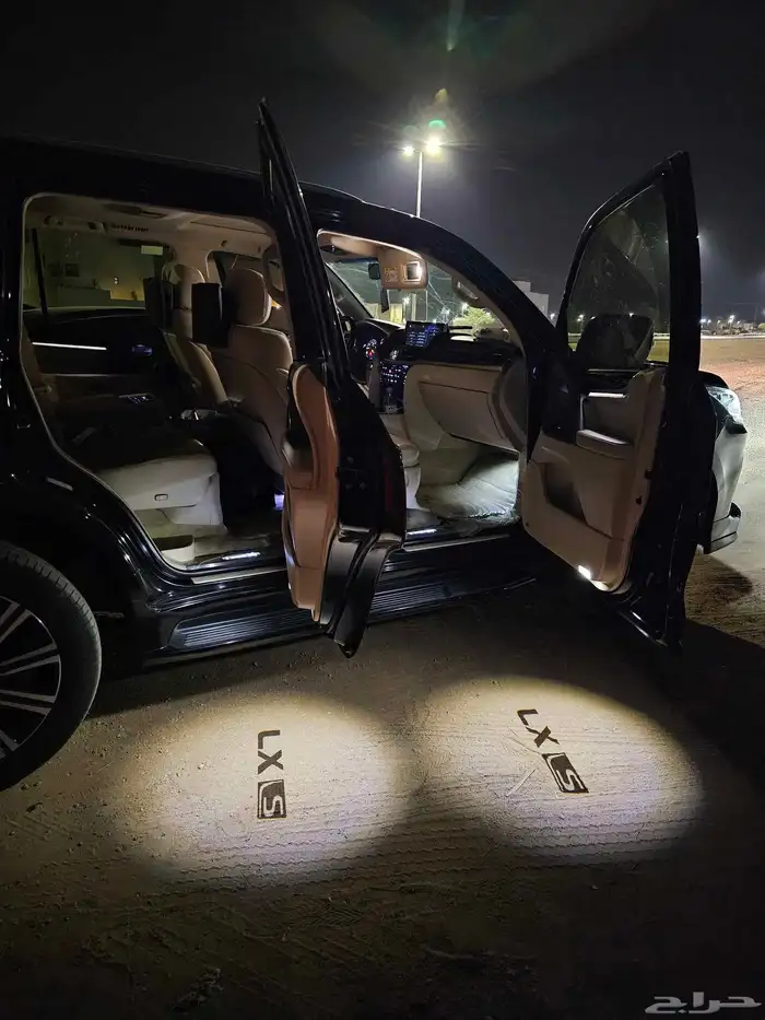 للبيع لكزس LX 2021 سعودي فل السعر 318 11