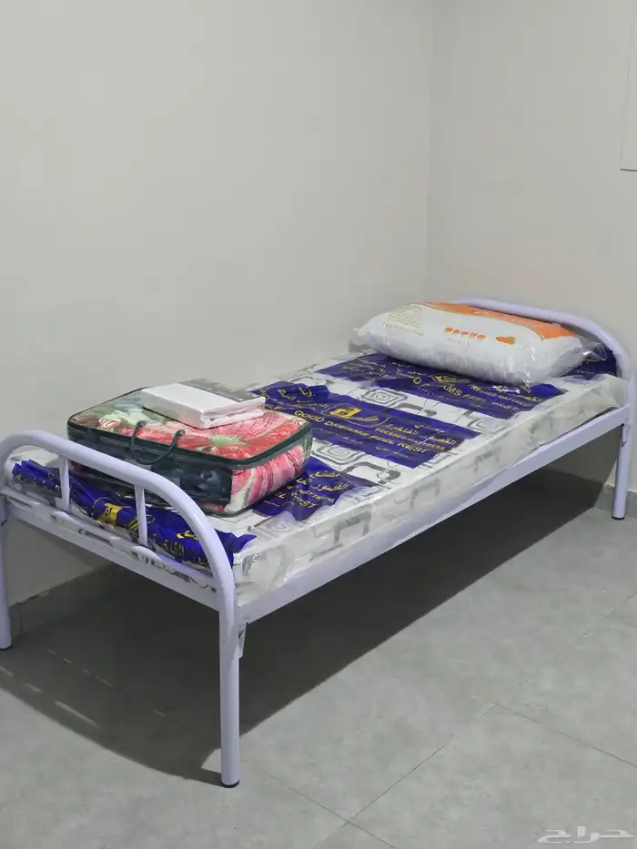 تجهيز سكن العمال سرير حديد دورين دور واحد مراتب بطانيه دولاب 9