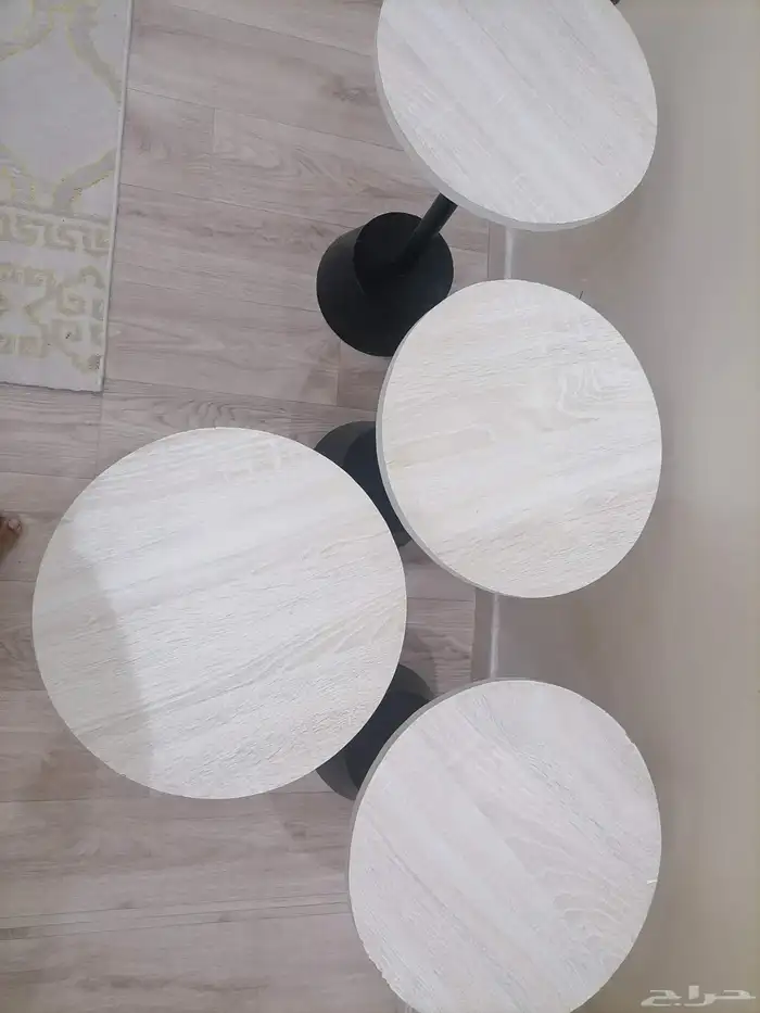 طاولة كنب كبيره و طاولة خدمه صغار 2
