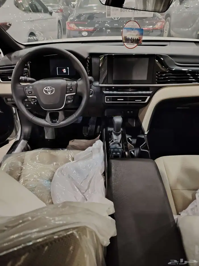 تويوتا كامري 2025 هايبرد  E سعودي 8