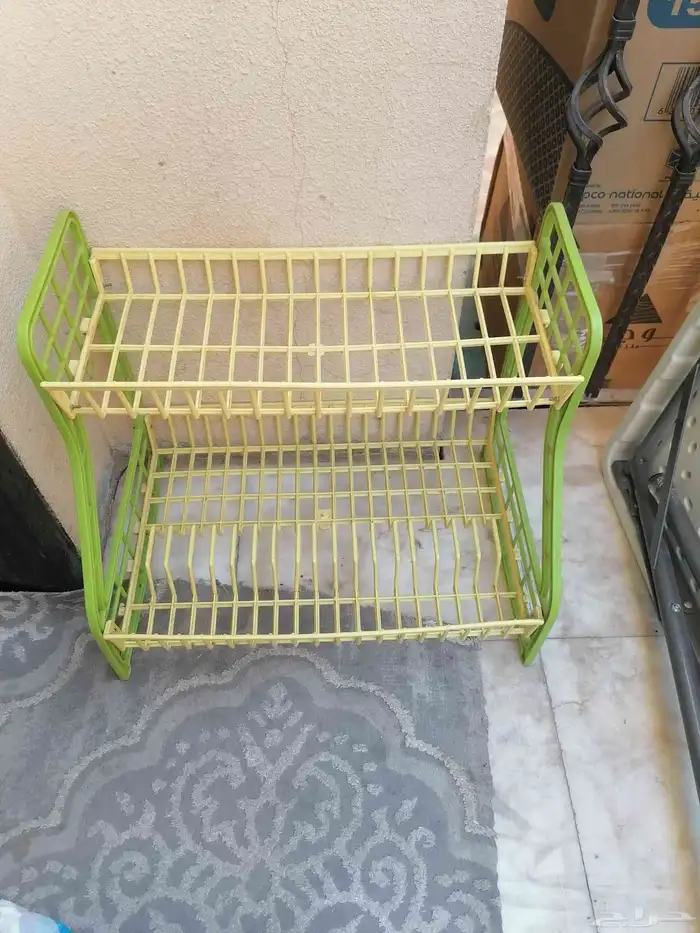 جهاز جري ومكواة غرفة نوم ومكنسة وسلة وكرة وأشياء أخرى 8