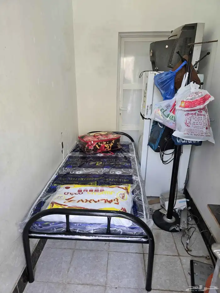 تجهيز سكن العمال سرير حديد دورين دور واحد مراتب بطانيه دولاب 1