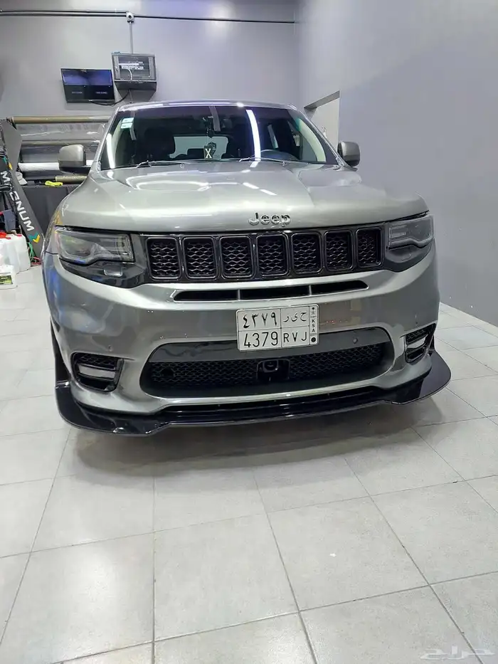 جيب قراند شيروكي SRT 2012 ممشى قليل 15