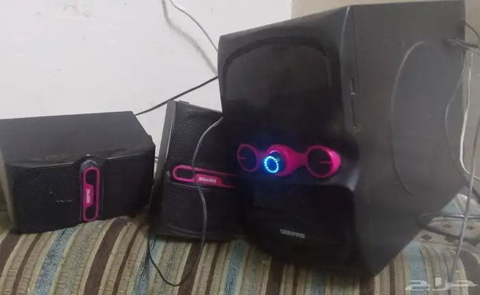 مكبر صوت . . 0